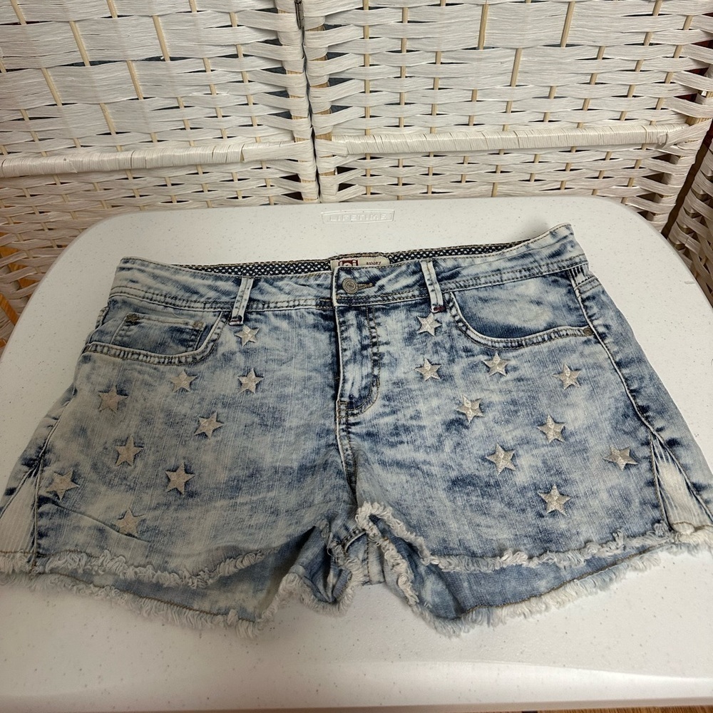 L.e.i denim shorts size 15 jr Euc ladies stars
